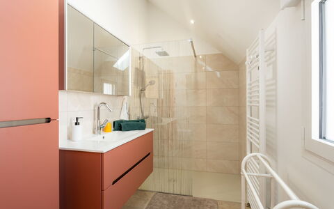 Maison Praner: Pavimentazione, Pavimento, Interior Design, Idraulico Fixture, Mobiletto Del Bagno, Bagno, Idraulico, Lavello, Rubinetto, Soffitto