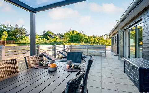 Finulf - 300M from the Sea: Estate, Shade, Driveway, Agriturismo