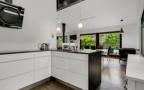 Ejnarine - 1.5Km from the Sea: Cucina, Interior Design, Controsoffitto, Pavimentazione, Mobilia, Elettrodomestico Da Cucina, Legna, Pavimento, Soffitto, Cabinetry