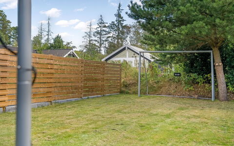 Ejnarine - 1.5Km from the Sea: Lotto, Recinzione, Giardino, Shade, Backyard, Prato, Home Scherma, Cortile, Landscaping, Edifici Giardino