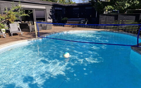 Ejnarine - 1.5Km from the Sea: Blu, Piscina, Materiale Composito, Shade, Ricorrere, Giochi D'Acqua, Backyard, Recinzione, Mobili Da Esterno, Hotel