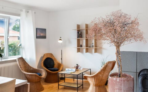 Kirsi - from the Sea: Mobilia, Legna, Interior Design, Illuminazione, Casa, Sedia, Vaso Di Fiori, Camera, Soggiorno, Di Vimini