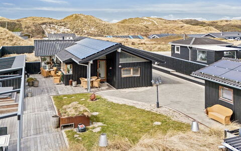 Sinika - 100M from the Sea: 