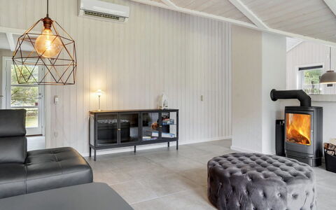 Rietrikki - 2.4Km from the Sea: Interior Design, Pavimentazione, Parete, Mobilia, Pavimento, Soffitto, Legna, Divano, Lampada, Soggiorno