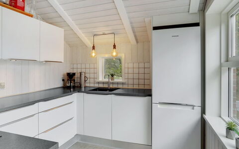 Rietrikki - 2.4Km from the Sea: Cucina, Elettrodomestico Da Cucina, Controsoffitto, Apparecchio Major, Interior Design, Pavimentazione, Legna, Cabinetry, Elettrodomestico, Soffitto