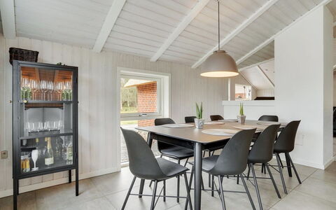 Rietrikki - 2.4Km from the Sea: Mobilia, Interior Design, Pavimentazione, Legna, Cucina & Sala Da Pranzo Tavolo, Tavolo, Soffitto, Sedia, Sala Da Pranzo, Lampada
