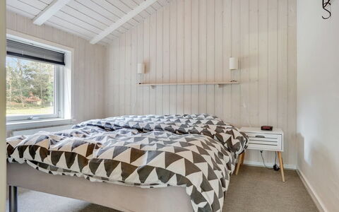 Rietrikki - 2.4Km from the Sea: Camera Da Letto, Letto, Legna, Bedding, Lenzuolo, Soffitto, Interior Design, Biancheria, Pavimentazione, Telaio Del Letto