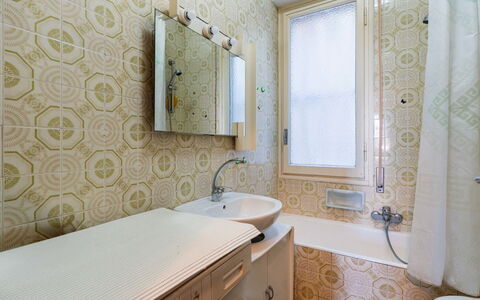 Casa di Roberto: Pavimentazione, Bagno, Pavimento, Interior Design, Idraulico Fixture, Lavandino Del Bagno, Soffitto, Toilet Seat, Gabinetto, Idraulico