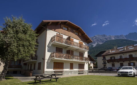 Bormio 16: Collina, Catena Montuosa, Casa, Hill Station, Valle, Balcone, Alpi, Cresta, Paesino Di Montagna, Villaggio
