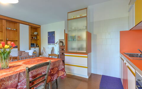 L'Aietta di Maciarello: Pavimentazione, Interior Design, Legna, Soffitto, Pavimento, Camera, Mobilia, Cucina, Cabinetry, Appartamento