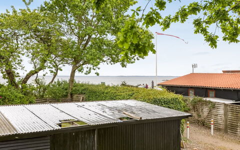 Gabriele - 50M from the Sea: Tetto, Casa, Casa, Villetta, Raccordo, Estate, Driveway, Edifici Giardino, Cortile, Capannone