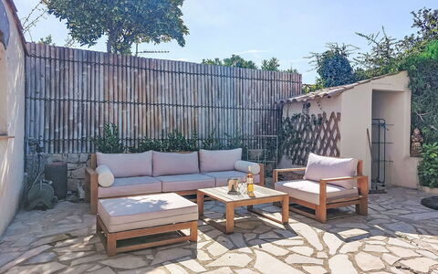 Sainte Honorine: Legna, Giardino, Backyard, Lotto, Casa, Tetto, Shade, Deck, Latifoglie, Cortile