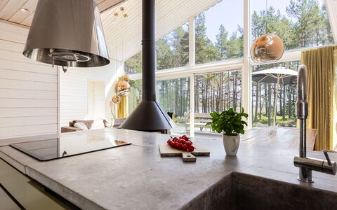 Lagunen Villa 2: Pavimentazione, Legna, Interior Design, Soffitto, Lampada, Pavimento, Illuminazione, Cucina, Controsoffitto, Mobilia