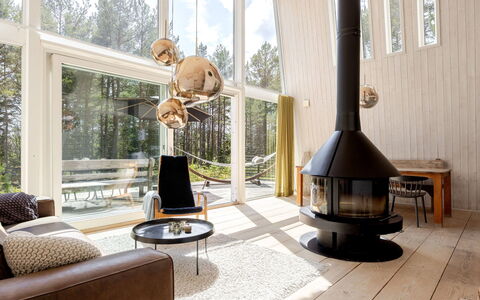 Lagunen Villa 2: Legna, Interior Design, Pavimentazione, Soffitto, Pavimento, Illuminazione, Casa, Mobilia, Soggiorno, Lampada