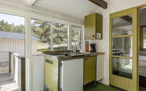 Hölick Minichalet 2: Legna, Interior Design, Cucina, Pavimentazione, Soffitto, Pavimento, Mobilia, Controsoffitto, Casa, Camera