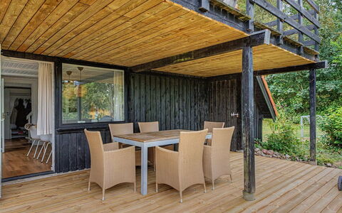 Sunna - 1Km from the Sea: Tetto, Casa, Lotto, Casa, Villetta, Estate, Edifici Giardino, Shade, Log Cabin, Landscaping