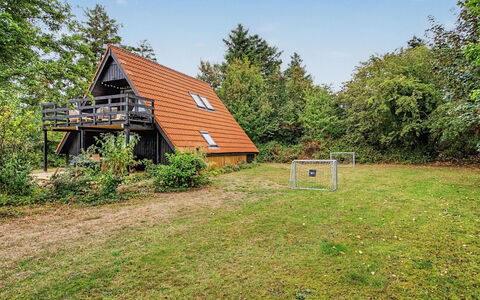 Sunna - 1Km from the Sea: Tetto, Casa, Lotto, Casa, Villetta, Estate, Edifici Giardino, Shade, Log Cabin, Landscaping