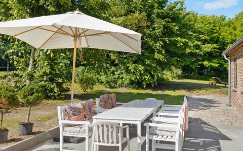 Brun - 1.5Km from the Sea: Tetto, Casa, Casa, Villetta, Porta, Raccordo, Deck, Portico, Plank, Latifoglie