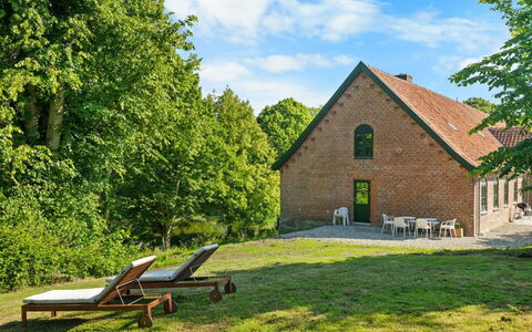 Brun - 1.5Km from the Sea: Tetto, Casa, Casa, Villetta, Porta, Raccordo, Deck, Portico, Plank, Latifoglie