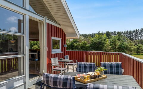 Hans - 1.2Km from the Sea: Legna, Casa, Portico, Deck, Latifoglie, Tetto, Color Legno, Pavimento In Legno, Eco Hotel