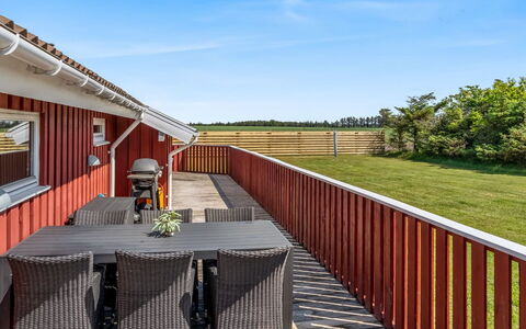 Hans - 1.2Km from the Sea: Legna, Casa, Portico, Deck, Latifoglie, Tetto, Color Legno, Pavimento In Legno, Eco Hotel
