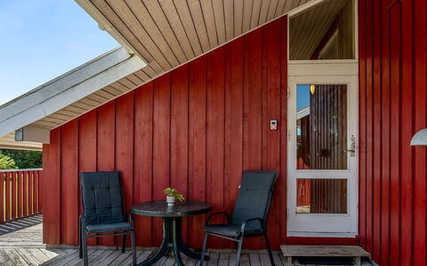 Hans - 1.2Km from the Sea: Legna, Casa, Portico, Deck, Latifoglie, Tetto, Color Legno, Pavimento In Legno, Eco Hotel
