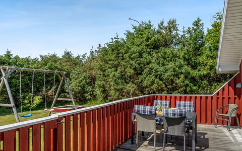 Hans - 1.2Km from the Sea: Legna, Casa, Portico, Deck, Latifoglie, Tetto, Color Legno, Pavimento In Legno, Eco Hotel