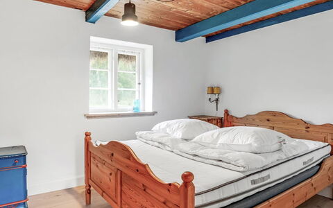 Annabeth - 900M from the Sea: Letto, Mobilia, Camera Da Letto, Legna, Bedding, Interior Design, Lenzuolo, Pavimentazione, Pavimento, Camera
