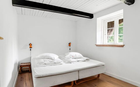 Annabeth - 900M from the Sea: Mobilia, Interior Design, Legna, Pavimentazione, Pavimento, Camera Da Letto, Letto, Soffitto, Illuminazione, Camera