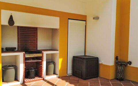 Apartamento 2 Quartos- Ua 94: Legna, Pavimento, Pavimentazione, Interior Design, Color Legno, Latifoglie, Design, Vernice, Piastrella, Stufa