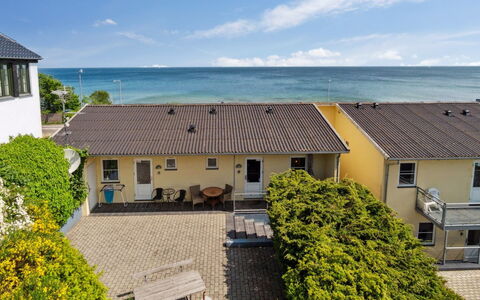 Ayo - 75M from the Sea: Appartamento, Condominio, Estate, Balcone, Villa, Hotel
