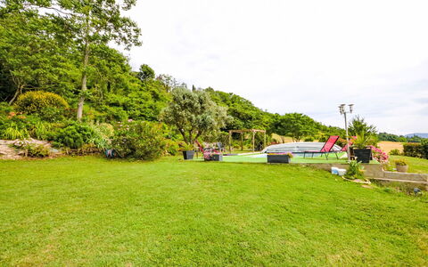 Douce Campagne: Giardino, Mobili Da Esterno, Ricorrere, Shade, Tempo Libero, Prato, Eco Hotel, Landscaping, Tenda, Parco