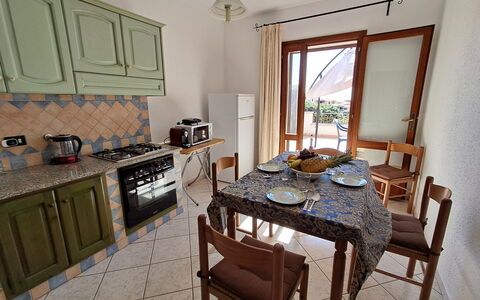 La Casetta Di Greise: Mobilia, Pavimentazione, Legna, Interior Design, Tavolo, Sedia, Pavimento, Cucina & Sala Da Pranzo Tavolo, Camera, Sala Da Pranzo