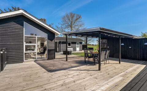 Herwarth - 400M from the Sea: Estate, Shade, Driveway, Agriturismo