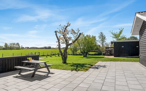 Herwarth - 400M from the Sea: Estate, Shade, Driveway, Agriturismo