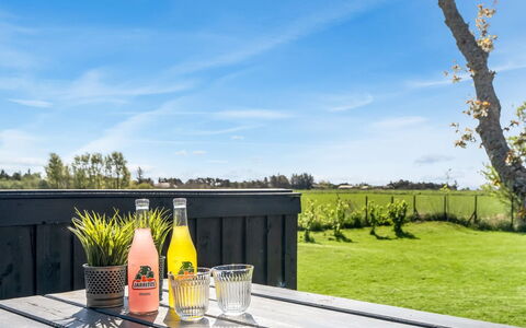 Herwarth - 400M from the Sea: Estate, Shade, Driveway, Agriturismo