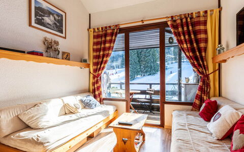 Grand Morillon: Legna, Mobilia, Villetta, Log Cabin, Color Legno, Latifoglie, Soggiorno, Legname, Neve, Sedia