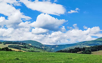 Cerny Dul 30: Cielo, Nube, Blu, Giorno, Erba, Verde, Ambiente Naturale, Natura, Geografia Montane, Cumulo