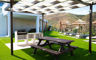Collection View Free Spa & Padel