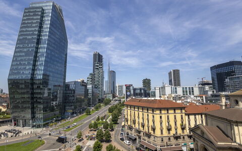 Repubblica City View: Albero, Manto Stradale, Automotive Esterno, Auto, Spazio Pubblico, Asfalto, Strada, Parcheggio, Car Famiglia