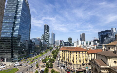 Repubblica City View: Albero, Manto Stradale, Automotive Esterno, Auto, Spazio Pubblico, Asfalto, Strada, Parcheggio, Car Famiglia
