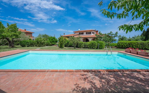 Il Campino, Pool, Montaione: Blu, Piscina, Hacienda, Estate, Agriturismo, Eco Hotel, Villa, Ricorrere, Landscaping, Giochi D'Acqua