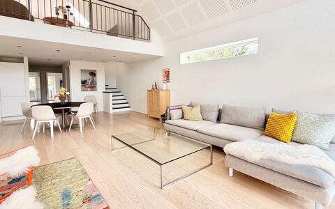 Anelle - 2.5Km from the Sea: Interior Design, Pavimentazione, Mobilia, Pavimento, Divano, Legna, Pavimento In Legno, Soggiorno, Soffitto, Illuminazione