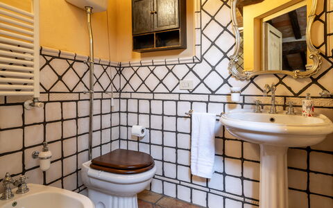 Portanuova Home, Colle Val D'elsa: Pavimentazione, Interior Design, Pavimento, Idraulico Fixture, Bagno, Rubinetto, Piastrella, Idraulico, Toilet Seat