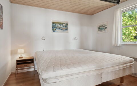 Mariam - 100M from the Sea: Mobilia, Legna, Pavimento, Pavimentazione, Interior Design, Camera Da Letto, Letto, Pavimento In Legno, Biancheria, Camera