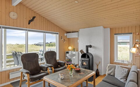 Fridgerd - 300M from the Sea: Casa, Villetta, Soffitto, Soggiorno, Latifoglie, Color Legno, Log Cabin, Pavimento In Legno, Elettrodomestico, Plank