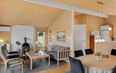 Fridgerd - 300M from the Sea: Legna, Mobilia, Interior Design, Soffitto, Pavimentazione, Pavimento, Camera, Soggiorno, Casa, Sedia