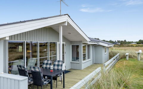 Fridgerd - 300M from the Sea: Casa, Villetta, Shade, Estate, Portico, Plank, Latifoglie, Deck, Raccordo