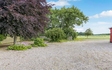 Kukka - 16Km from the Sea: Arbusto, Giardino, Groundcover, Landscaping, Driveway, Prato, Cortile, Shade, Parco