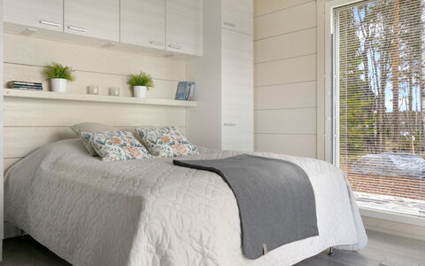 Tervaranta: Mobilia, Camera Da Letto, Legna, Interior Design, Letto, Pavimentazione, Pavimento, Soffitto, Biancheria, Bedding